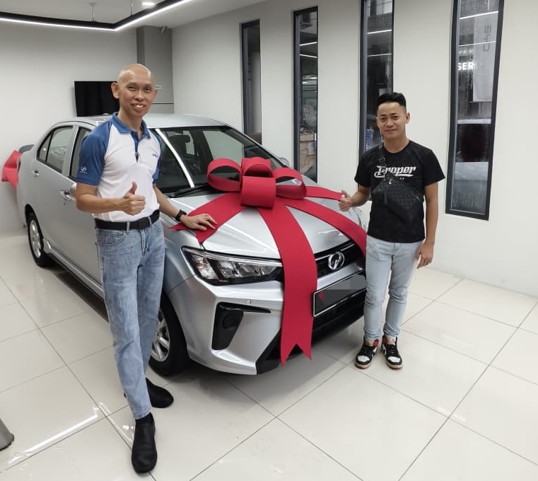 Pengambilan kereta pelanggan di bilik pameran Perodua Botak Chai, Kuching, gambar 10