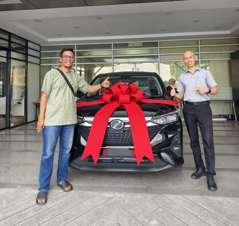 Pengambilan kereta pelanggan di bilik pameran Perodua Botak Chai, Kuching, gambar 8